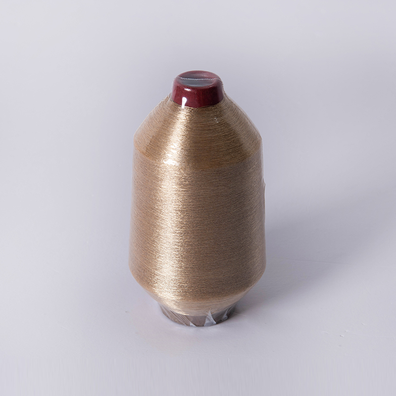 Comment le fil de broderie métallique ajoute-t-il un glamour et un impact visuel?